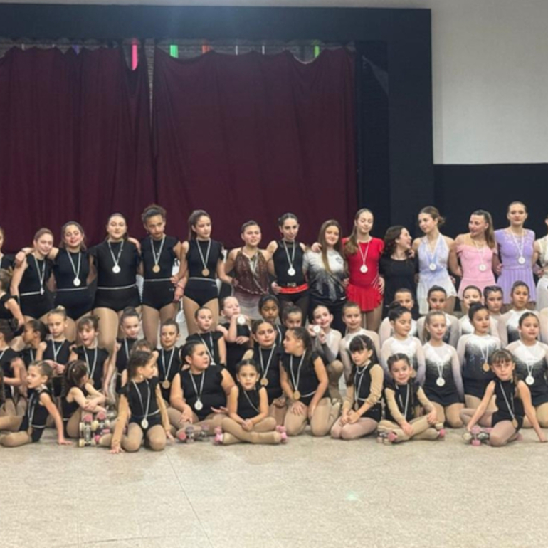 Imagen de Exhibición de Patín Artístico de Unión en el gimnasio principal