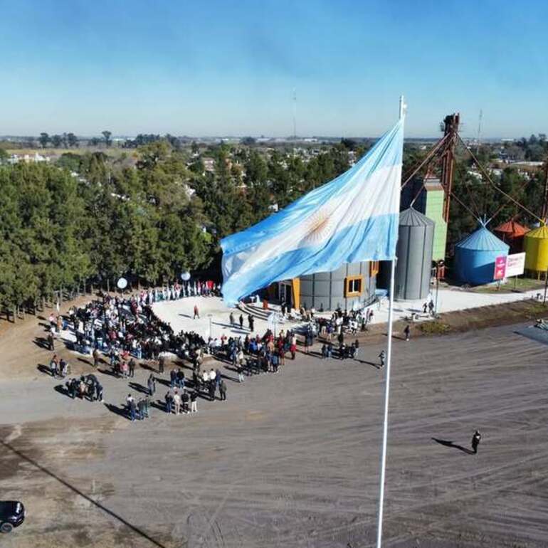 Imagen de Alvear celebra su 110° aniversario con un acto protocolar y desayuno comunitario