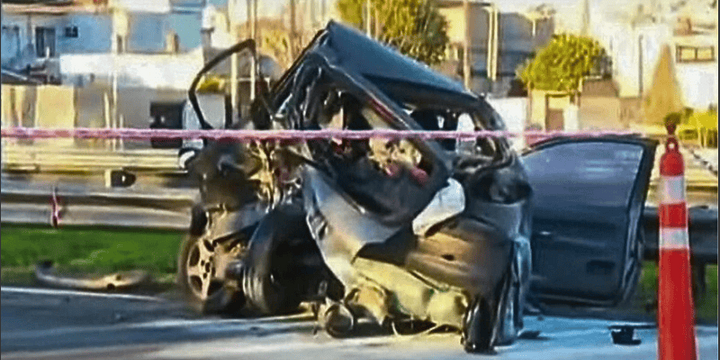 El vehículo fue embestido y se prendió fuego. Producto del hecho una rueda salió disparada hacia otro vehículo.
