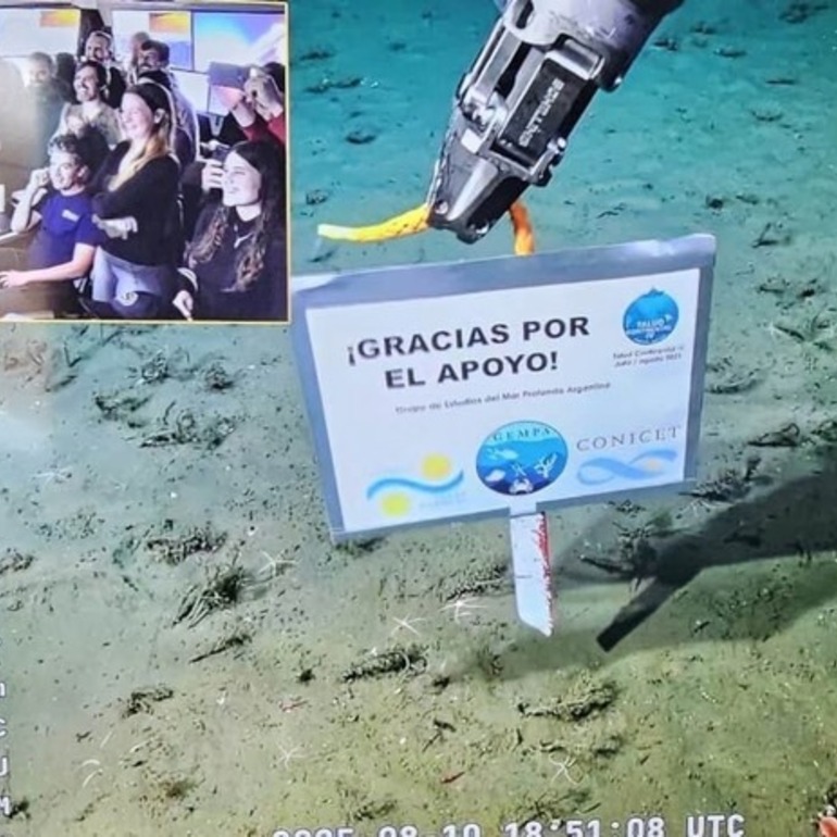 Imagen de «Gracias por el apoyo»: el cartel de los científicos del Conicet en el fondo del mar que emocionó a todos