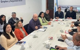 Los gremios docentes se reunieron con representantes del gobierno provincial este lunes a la tarde en Santa Fe.
