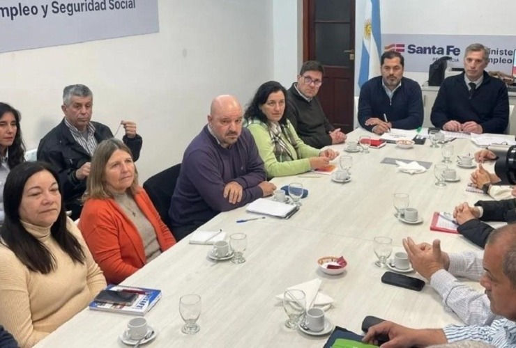 Los gremios docentes se reunieron con representantes del gobierno provincial este lunes a la tarde en Santa Fe.