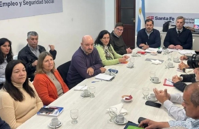 Los gremios docentes se reunieron con representantes del gobierno provincial este lunes a la tarde en Santa Fe.