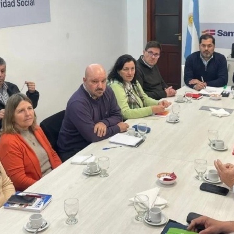 Los gremios docentes se reunieron con representantes del gobierno provincial este lunes a la tarde en Santa Fe.