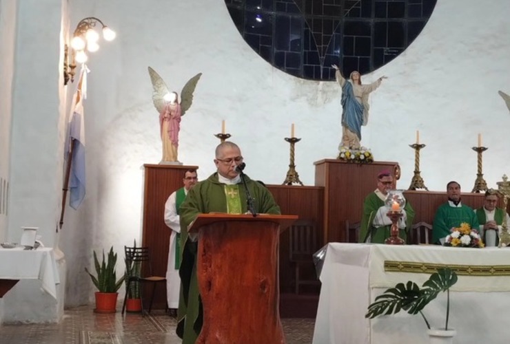 Imagen de Invitan al nuevo cura párroco a un desayuno institucional