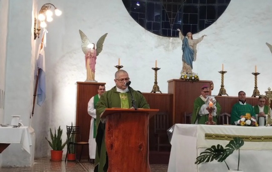 Imagen de Invitan al nuevo cura p&aacute;rroco a un desayuno institucional