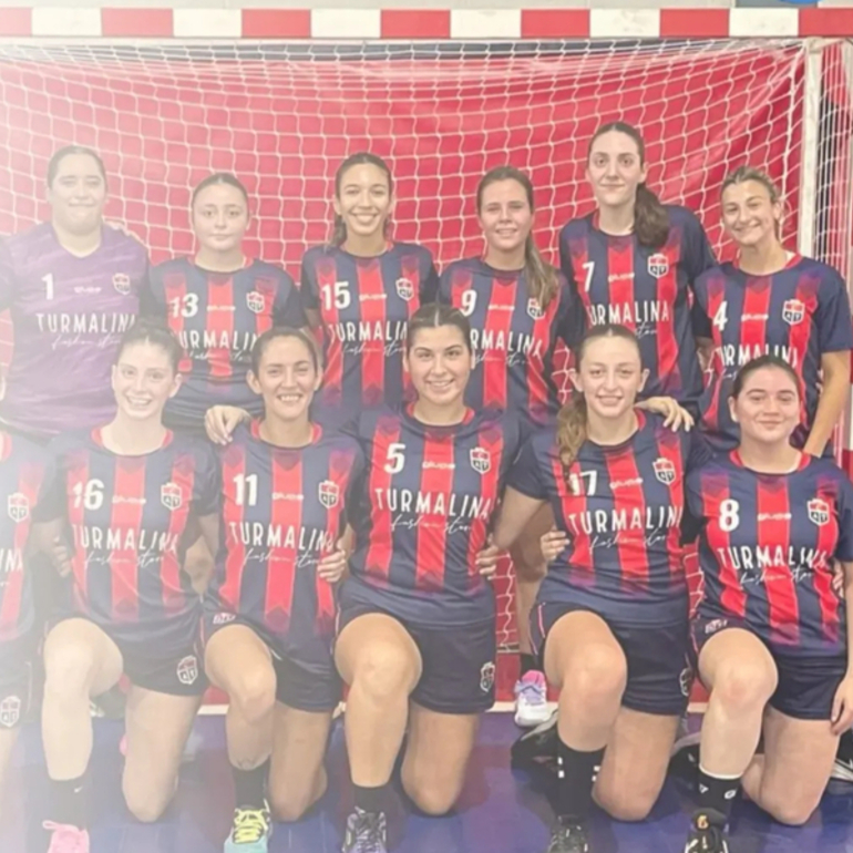 Imagen de Handball: La Primera Femenina Ascenso de Talleres, venció a Onkel y pasó a la Final del torneo