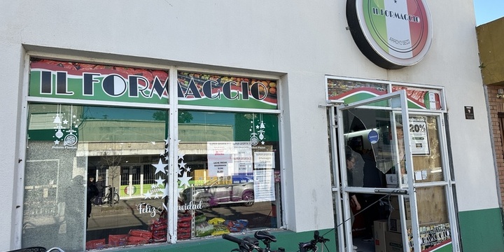 Imagen de Robo a un supermercado local: Un masculino rompió un vidrio y robó mercadería