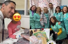 Imagen de Maxi Rodríguez solidario para el Día del Niño: llegó al Hospital Vilela cargado de regalos para los chicos
