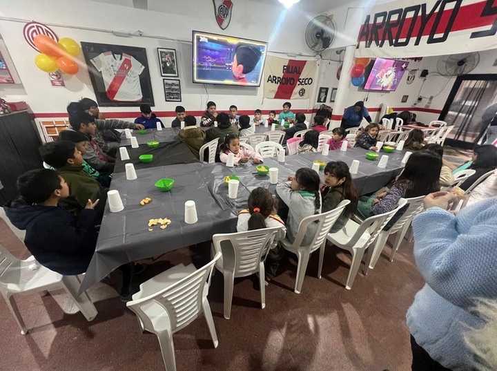 Imagen de La Filial River Plate Arroyo Seco y la Fundación Tu Eres Digno, realizaron jornada por el Día del Niño