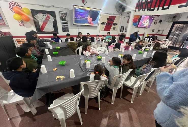 Imagen de La Filial River Plate Arroyo Seco y la Fundación Tu Eres Digno, realizaron jornada por el Día del Niño