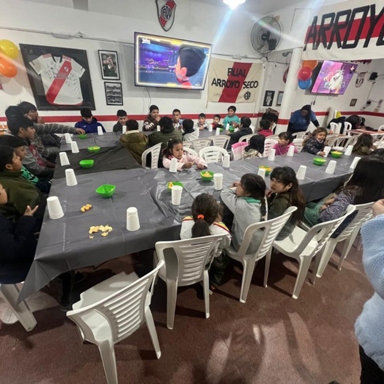 Imagen de La Filial River Plate Arroyo Seco y la Fundación Tu Eres Digno, realizaron jornada por el Día del Niño