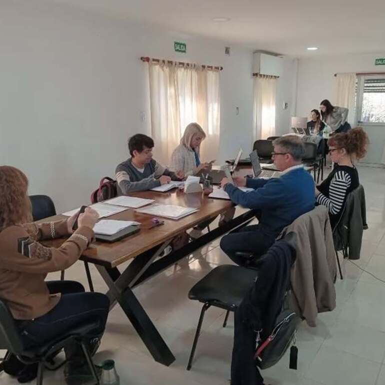 Imagen de Pueblo Esther: Los concejales publicaron sus dietas