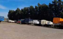 La gesti&oacute;n municipal entierra basura en la parte trasera del predio.