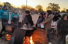 Imagen de Villa Gobernador Gálvez: robaron el auto de un comedor comunitario con el que reparten alimentos
