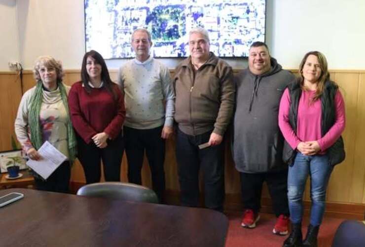 Imagen de El Municipio entregó $10 millones a la Escuela Alberdi para finalizar obras de reparación