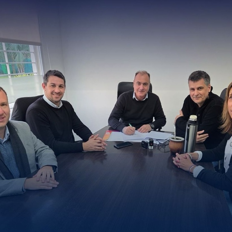 Imagen de Alvear firmó un convenio con Provincia para la remodelación de la plaza San Martín