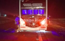 Imagen de Colectivo sufri&oacute; un imprevisto y se convoc&oacute; a bomberos