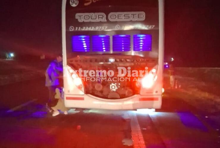 Imagen de Colectivo sufri&oacute; un imprevisto y se convoc&oacute; a bomberos
