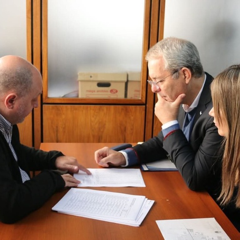 Archivo: Tonelli y Martini, junto al Director de Transporte de Santa Fe, José Roura.