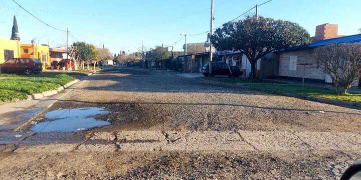 Imagen de Vecinos fueron intimados a pagar deuda por pavimento, pero tienen calle de tierra