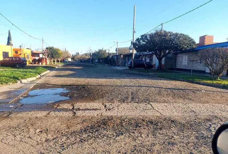 Imagen de Vecinos fueron intimados a pagar deuda por pavimento, pero tienen calle de tierra