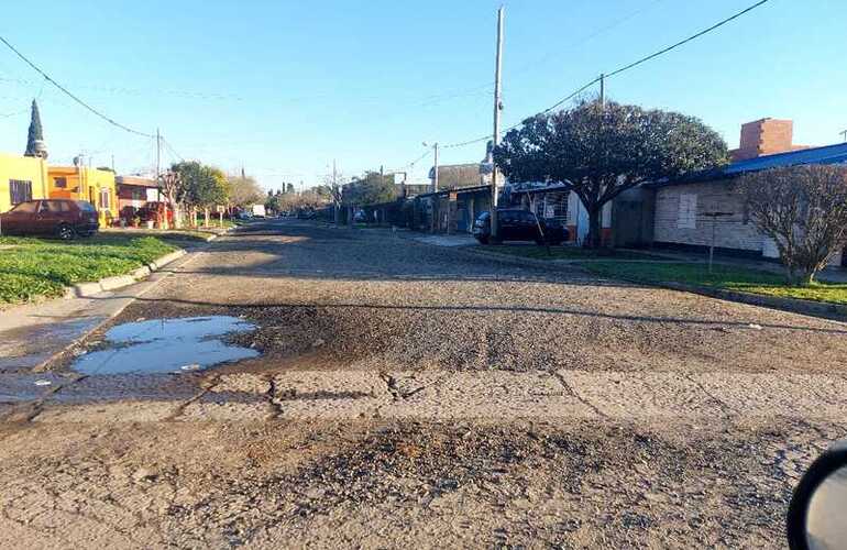 Imagen de Vecinos fueron intimados a pagar deuda por pavimento, pero tienen calle de tierra