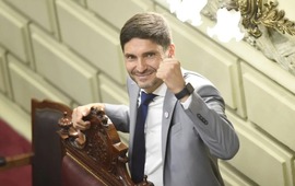 Imagen de Nueva Constituci&oacute;n de Santa Fe: Pullaro podr&aacute; ir por la reelecci&oacute;n en 2027