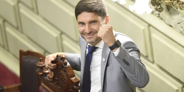 Imagen de Nueva Constitución de Santa Fe: Pullaro podrá ir por la reelección en 2027