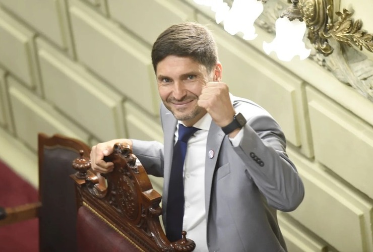 Imagen de Nueva Constitución de Santa Fe: Pullaro podrá ir por la reelección en 2027