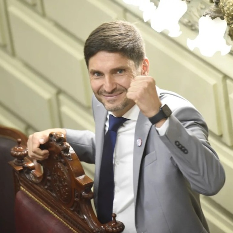 Imagen de Nueva Constitución de Santa Fe: Pullaro podrá ir por la reelección en 2027