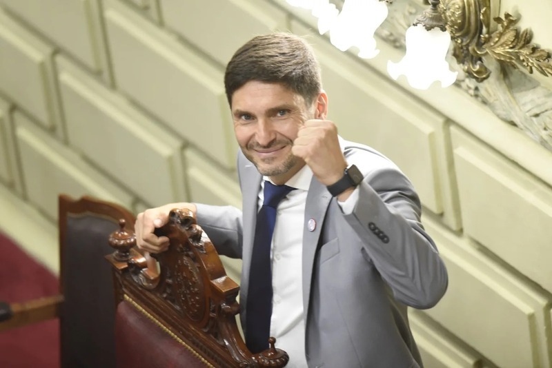Imagen de Nueva Constitución de Santa Fe: Pullaro podrá ir por la reelección en 2027