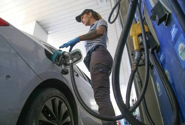 Imagen de El impuesto a los combustibles se ajustará por inflación y se vienen nuevos aumentos de las naftas
