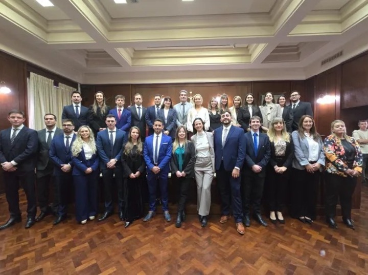 Imagen de El MPA incorporó 27 fiscales adjuntos subrogantes destinados a las Fiscalías de Rosario y Venado Tuerto