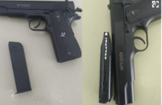 Imagen de Alumno de la Escuela Comercial fue con una réplica de arma de fuego en la mochila