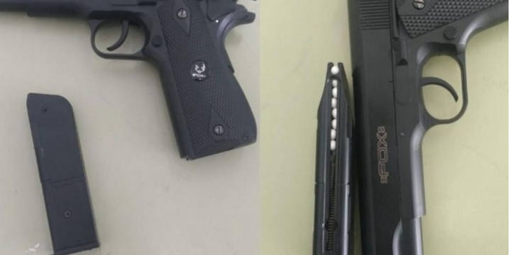 Imagen de Alumno de la Escuela Comercial fue con una réplica de arma de fuego en la mochila