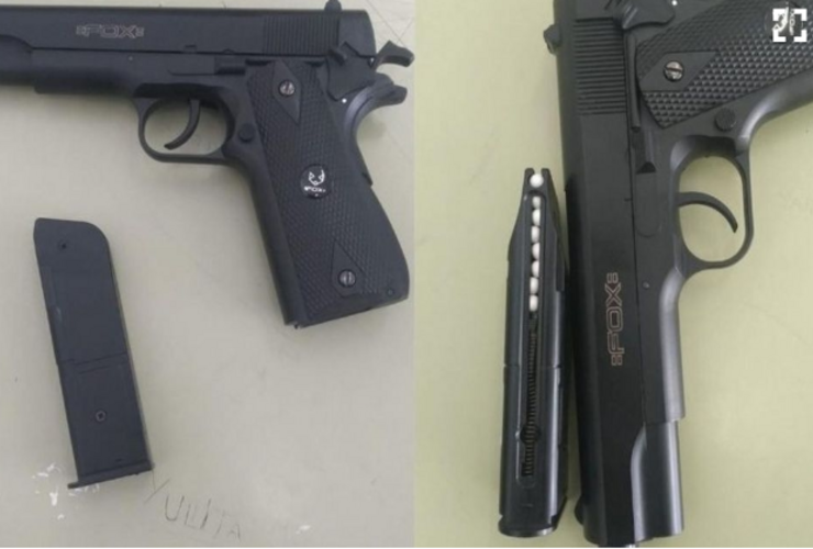 Imagen de Alumno de la Escuela Comercial fue con una r&eacute;plica de arma de fuego en la mochila