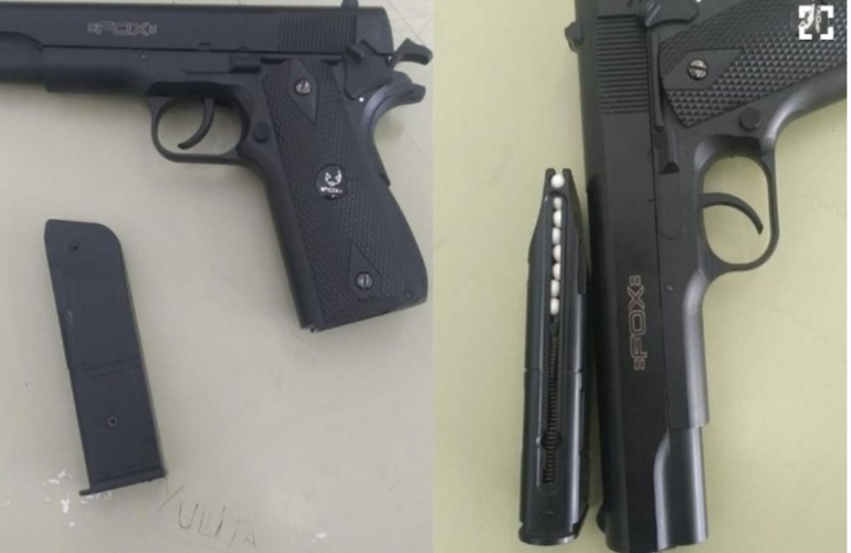 Imagen de Alumno de la Escuela Comercial fue con una réplica de arma de fuego en la mochila