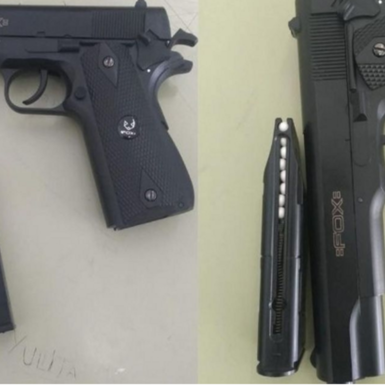 Imagen de Alumno de la Escuela Comercial fue con una réplica de arma de fuego en la mochila