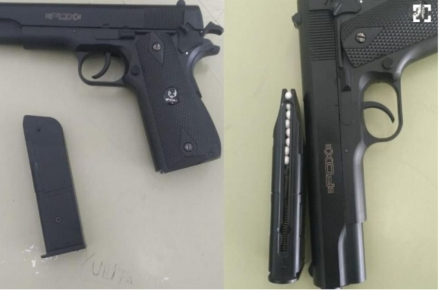 Imagen de Alumno de la Escuela Comercial fue con una r&eacute;plica de arma de fuego en la mochila