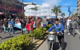 Imagen de San Nicolás: miles de trabajadores de Ternium marcharon contra despidos y bajos salarios