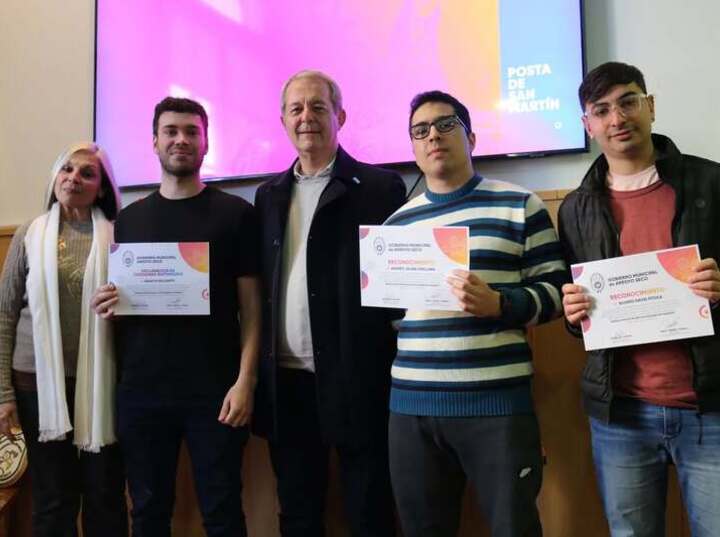 Imagen de Reconocimientos a los artífices de la producción cinematográfica local "Aquella Noche que los Dólares se Fugaron"