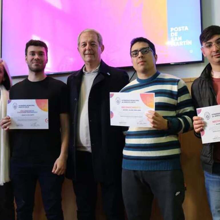 Imagen de Reconocimientos a los artífices de la producción cinematográfica local "Aquella Noche que los Dólares se Fugaron"