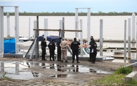 Prefectura sacó el cuerpo del agua el pasado martes. (Alan Monzón/Rosario3)