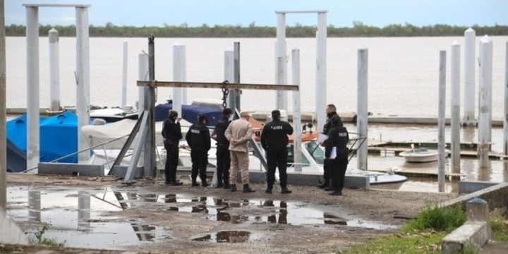 Prefectura sacó el cuerpo del agua el pasado martes. (Alan Monzón/Rosario3)
