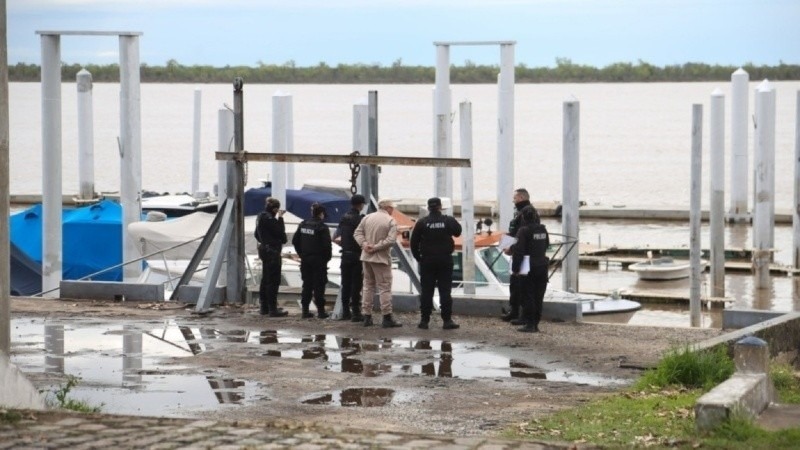 Prefectura sac&oacute; el cuerpo del agua el pasado martes. (Alan Monz&oacute;n/Rosario3)