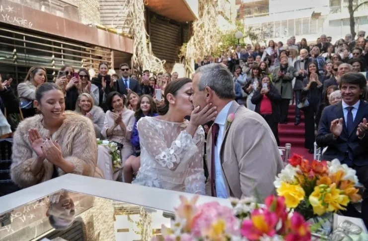 Imagen de El intendente Pablo Javkin se casó con la médica Luisina Fruci