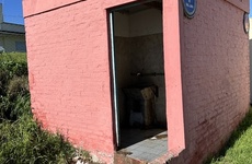 Imagen de Limpiaron los baños del puerto local