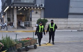 Imagen de Polic&iacute;as caminantes en zona comercial: �No es por falta de m&oacute;viles�