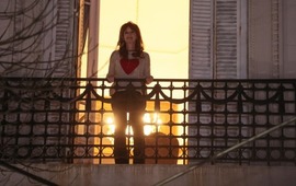 Imagen de Cristina sali&oacute; al balc&oacute;n a celebrar el resultado de las elecciones bonaerenses: "&iquest;Viste Milei?"